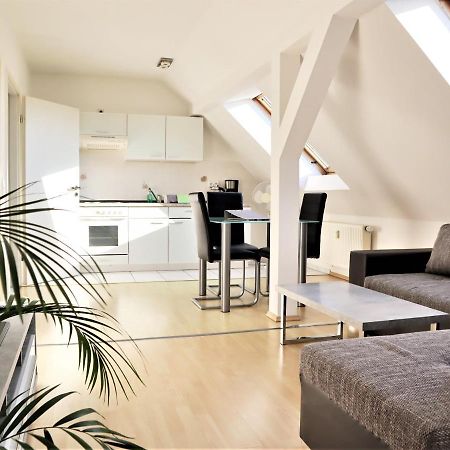 Kuschelige Dachgeschosswohnung Am Clarapark Leipzig Dış mekan fotoğraf