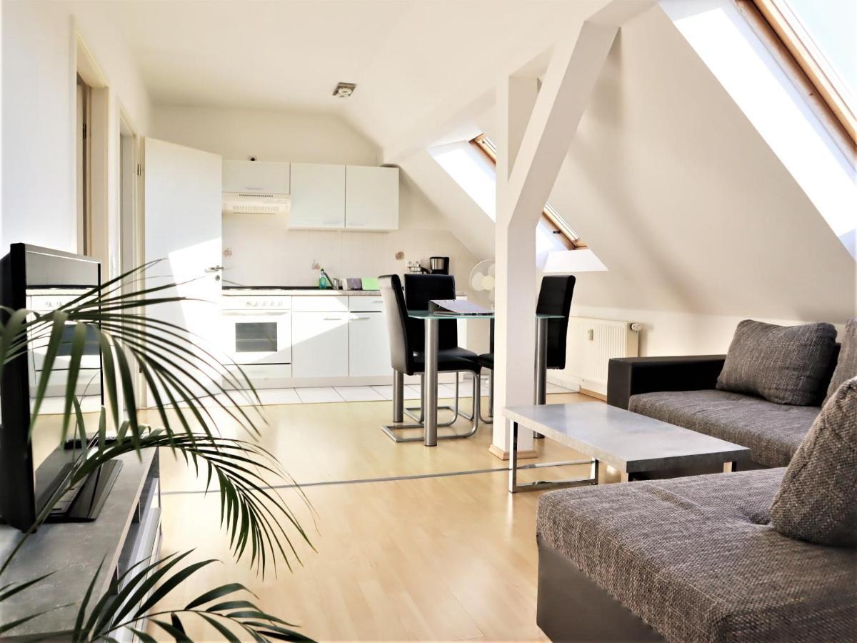 Kuschelige Dachgeschosswohnung Am Clarapark Leipzig Dış mekan fotoğraf